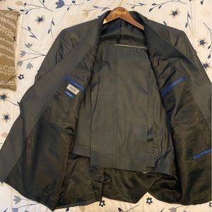 Kenneth Cole suit 52L jacket 42W x32L pants